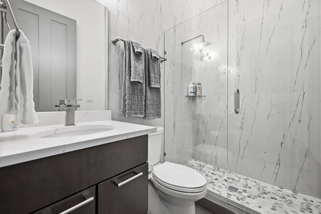 Luxury 4BR w Rooftop Deck on TQL Stadium & Wash Pk 12
