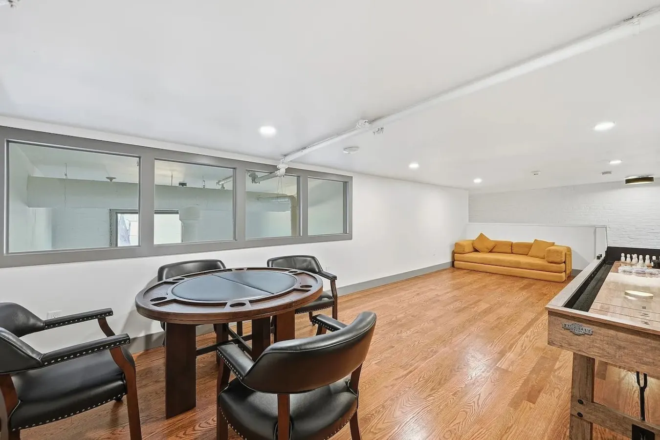 Luxury 4BR w Rooftop Deck on TQL Stadium & Wash Pk 16