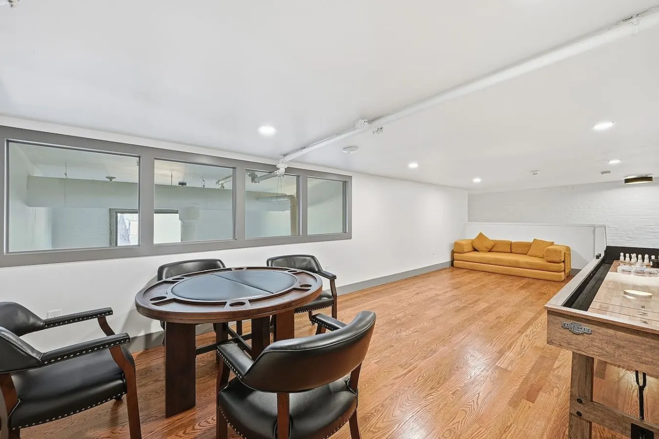 Luxury 4BR w Rooftop Deck on TQL Stadium & Wash Pk 19