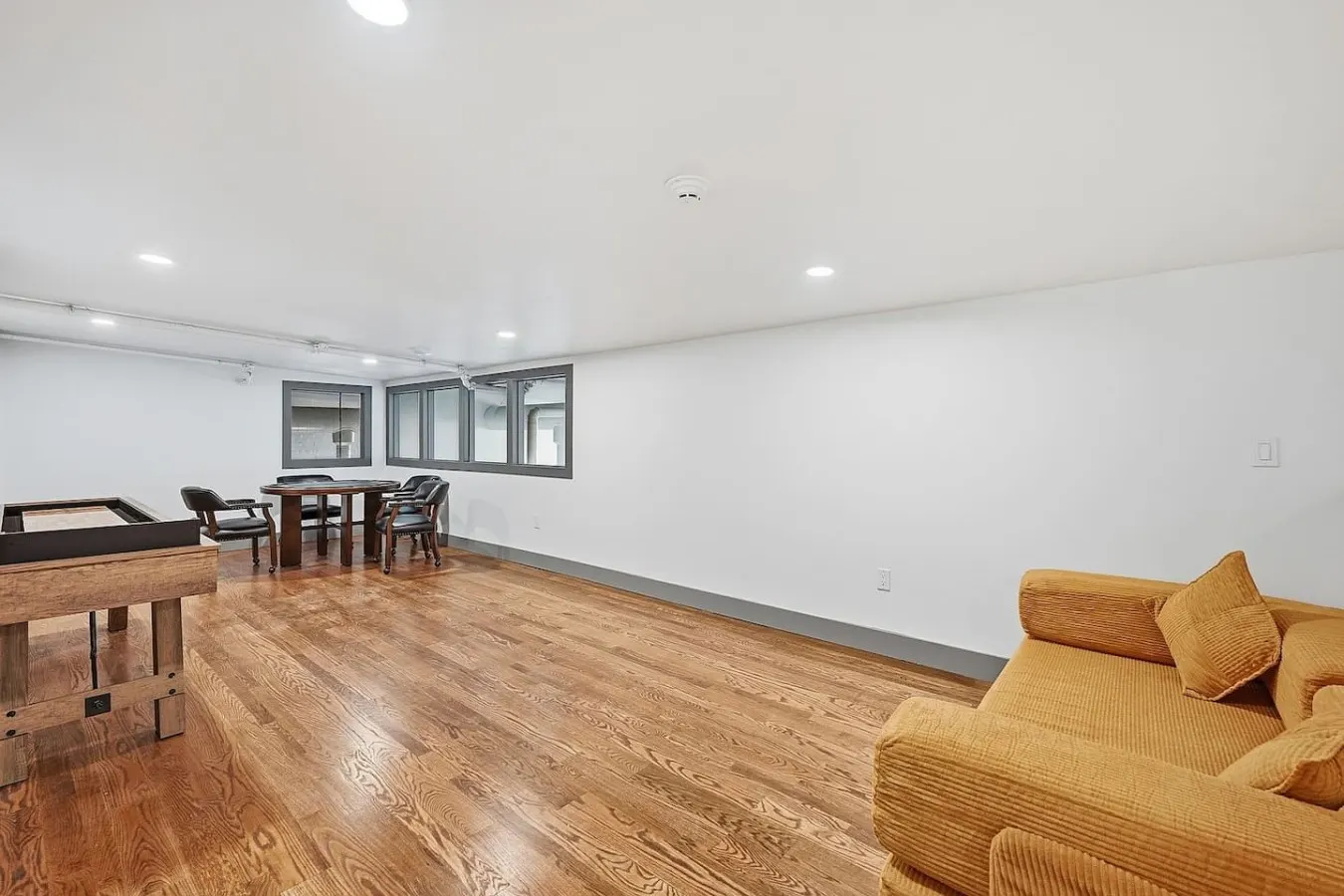 Luxury 4BR w Rooftop Deck on TQL Stadium & Wash Pk 20