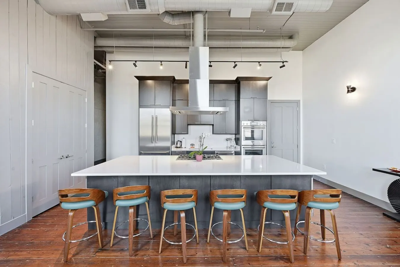 Luxury 4BR w Rooftop Deck on TQL Stadium & Wash Pk 3