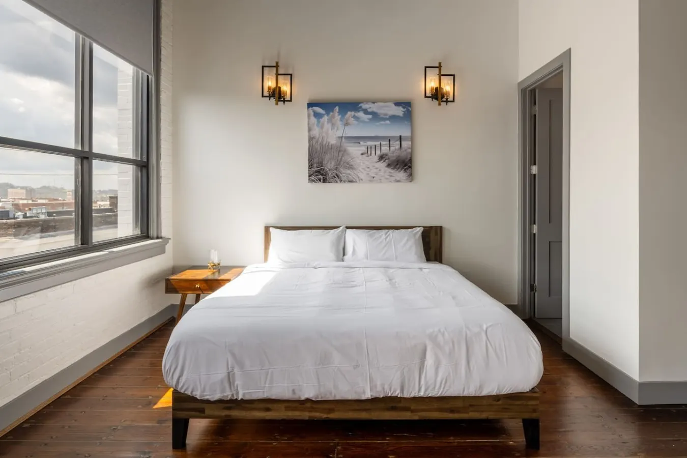 Luxury 4BR w Rooftop Deck on TQL Stadium & Wash Pk 6
