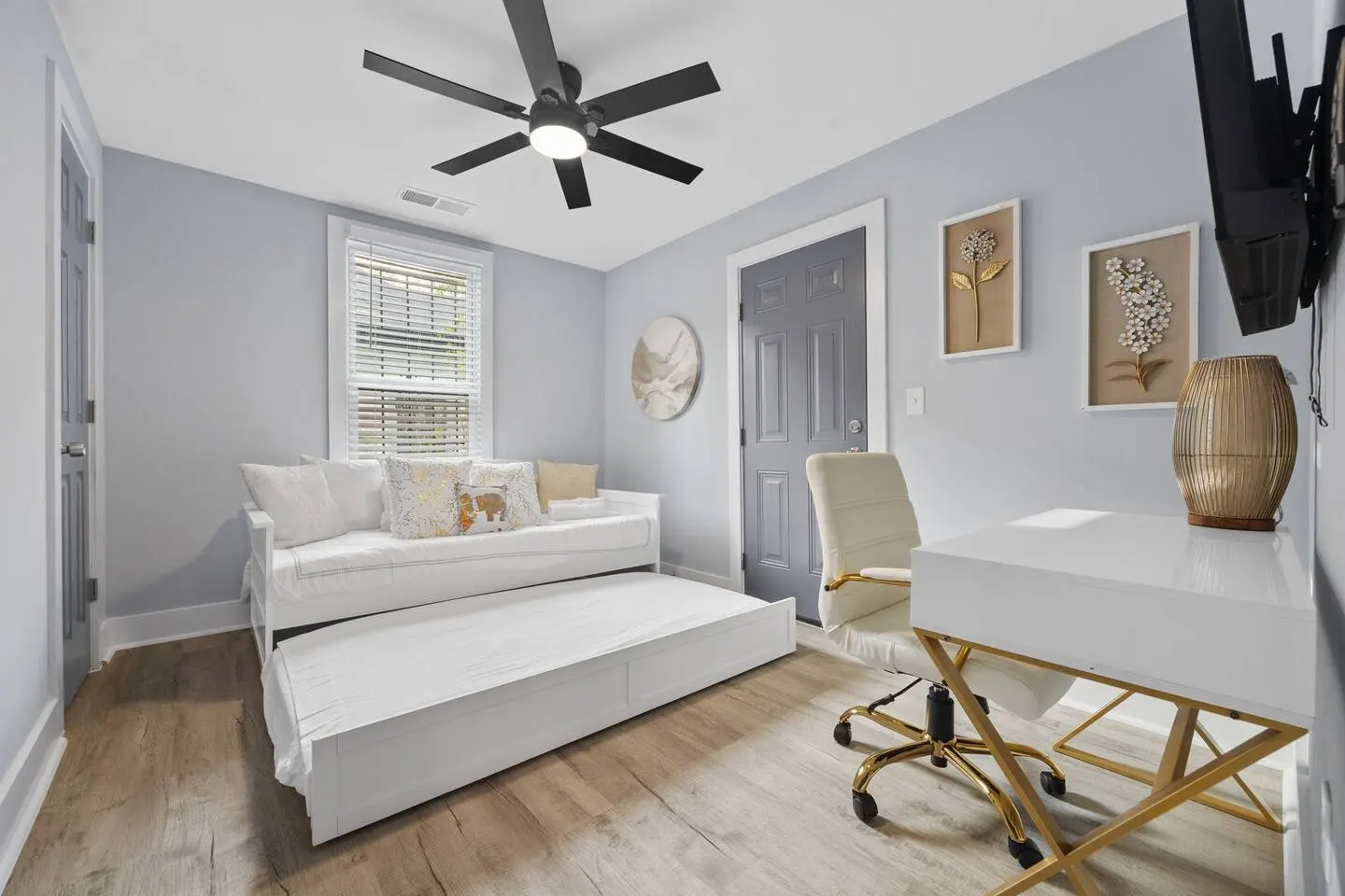 Spacious West End 6BR Duplex House 13