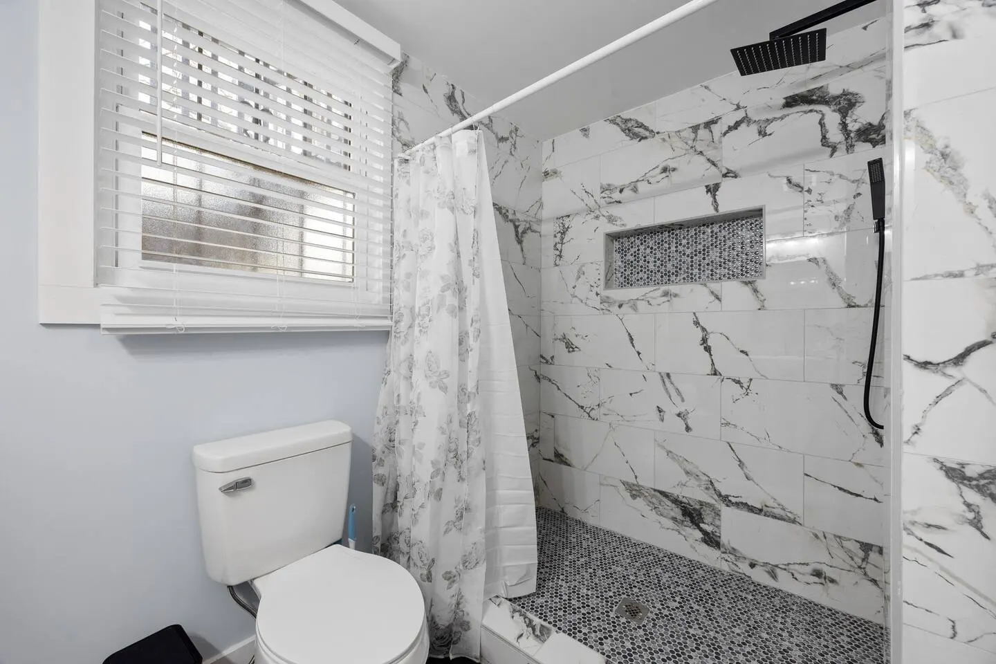 Spacious West End 6BR Duplex House 19