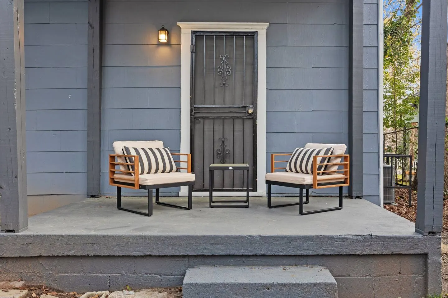 Spacious West End 6BR Duplex House 8