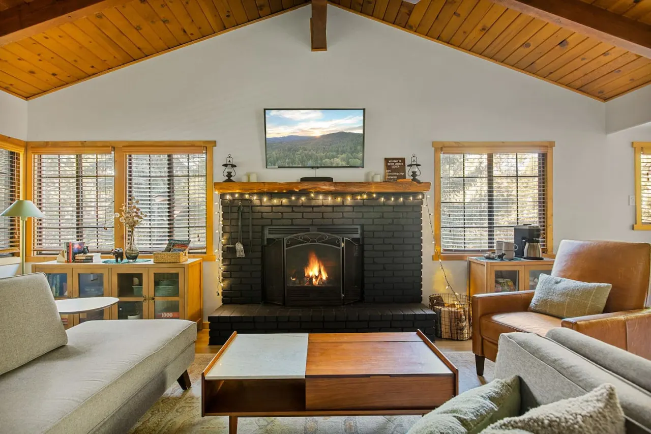 Silver Linings + Hot Tub + Pet Friendly + EV + Moonridge 2