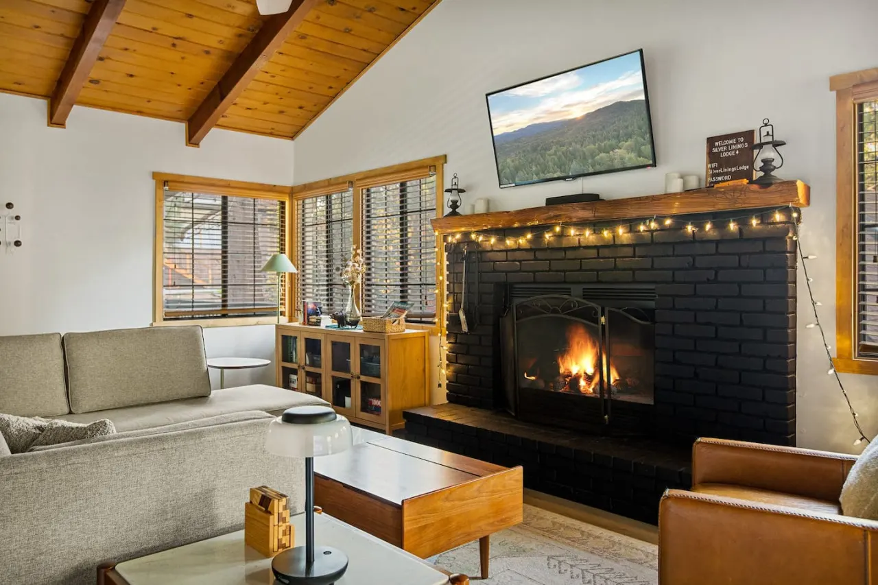 Silver Linings + Hot Tub + Pet Friendly + EV + Moonridge 12