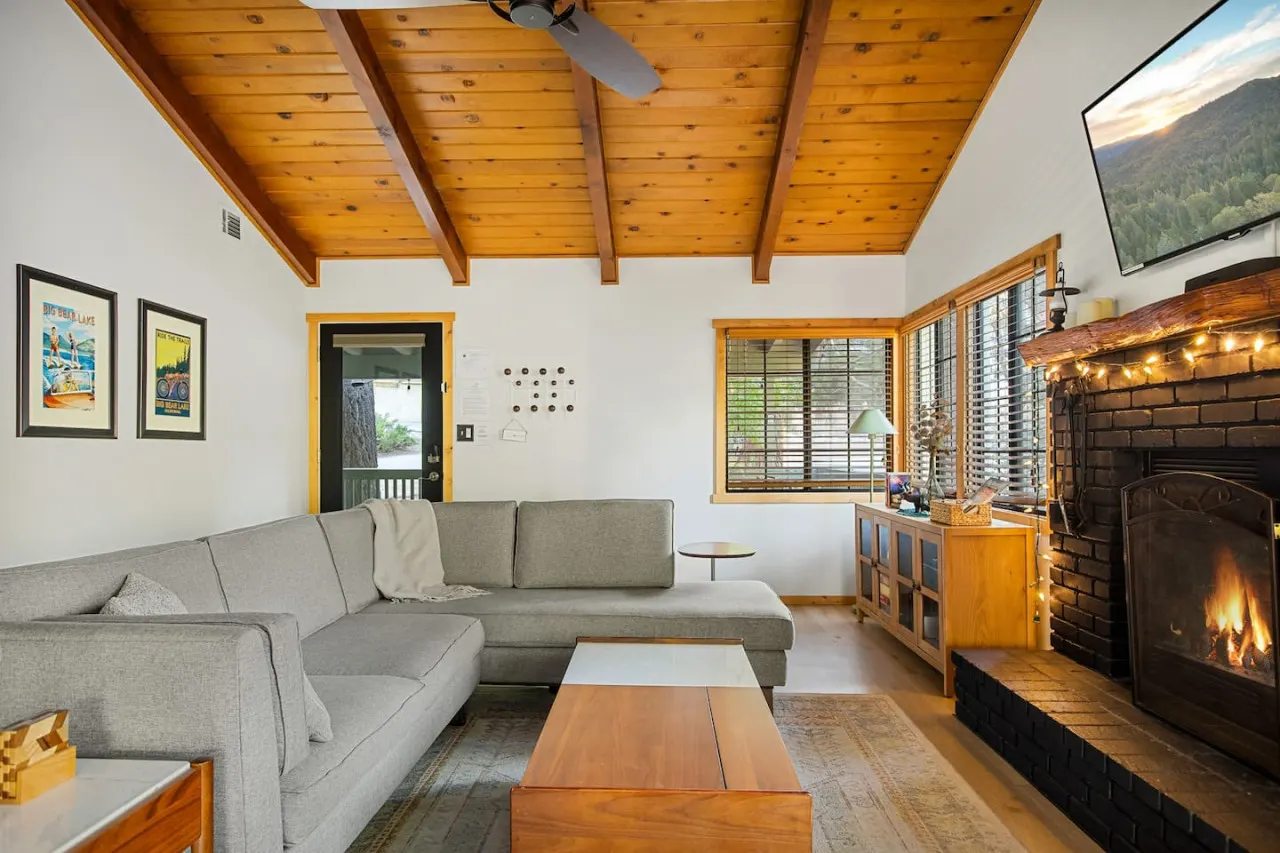 Silver Linings + Hot Tub + Pet Friendly + EV + Moonridge 14