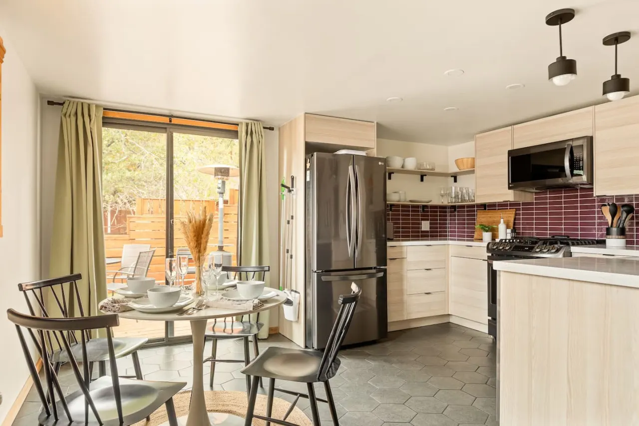 Silver Linings + Hot Tub + Pet Friendly + EV + Moonridge 4