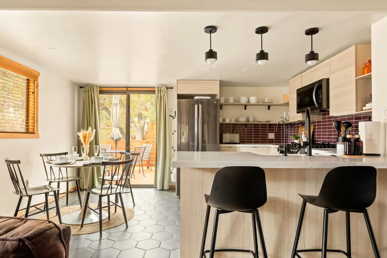 Silver Linings + Hot Tub + Pet Friendly + EV + Moonridge 8