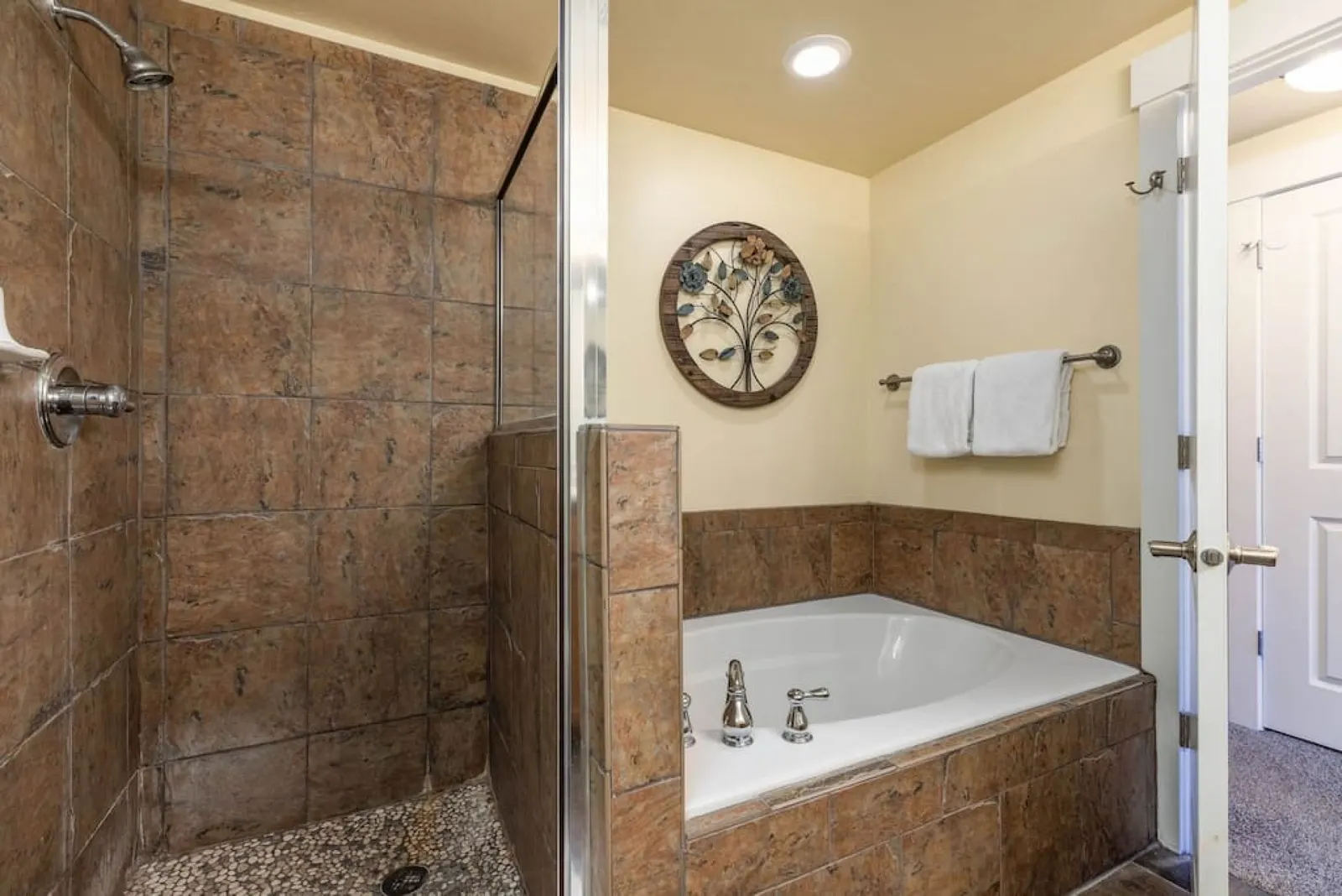 Skier's Dream-Beautifully Updated Park City condo w Hot Tub! 10