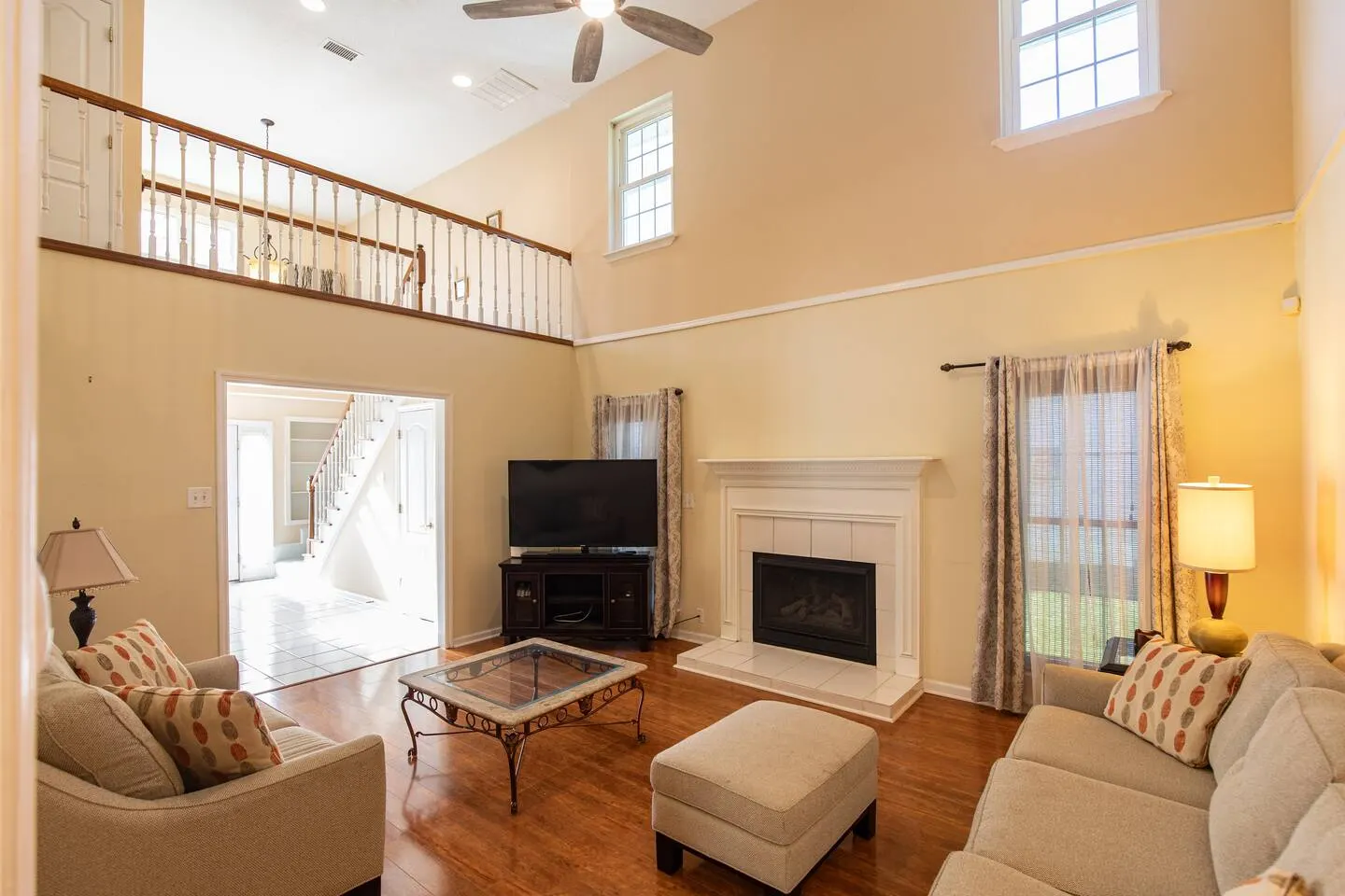 3 Bedroom 2.5 Bath Fenced Backyard 9