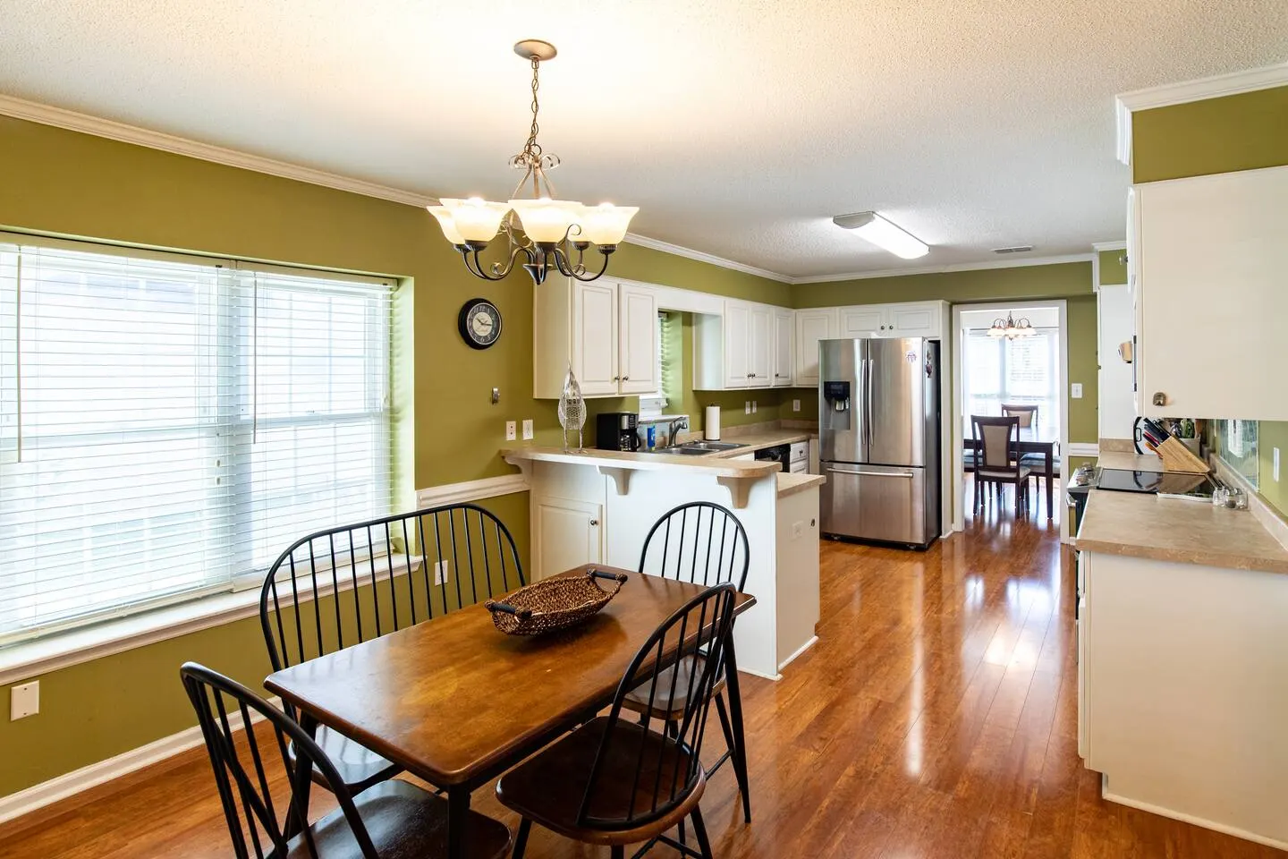 3 Bedroom 2.5 Bath Fenced Backyard 10