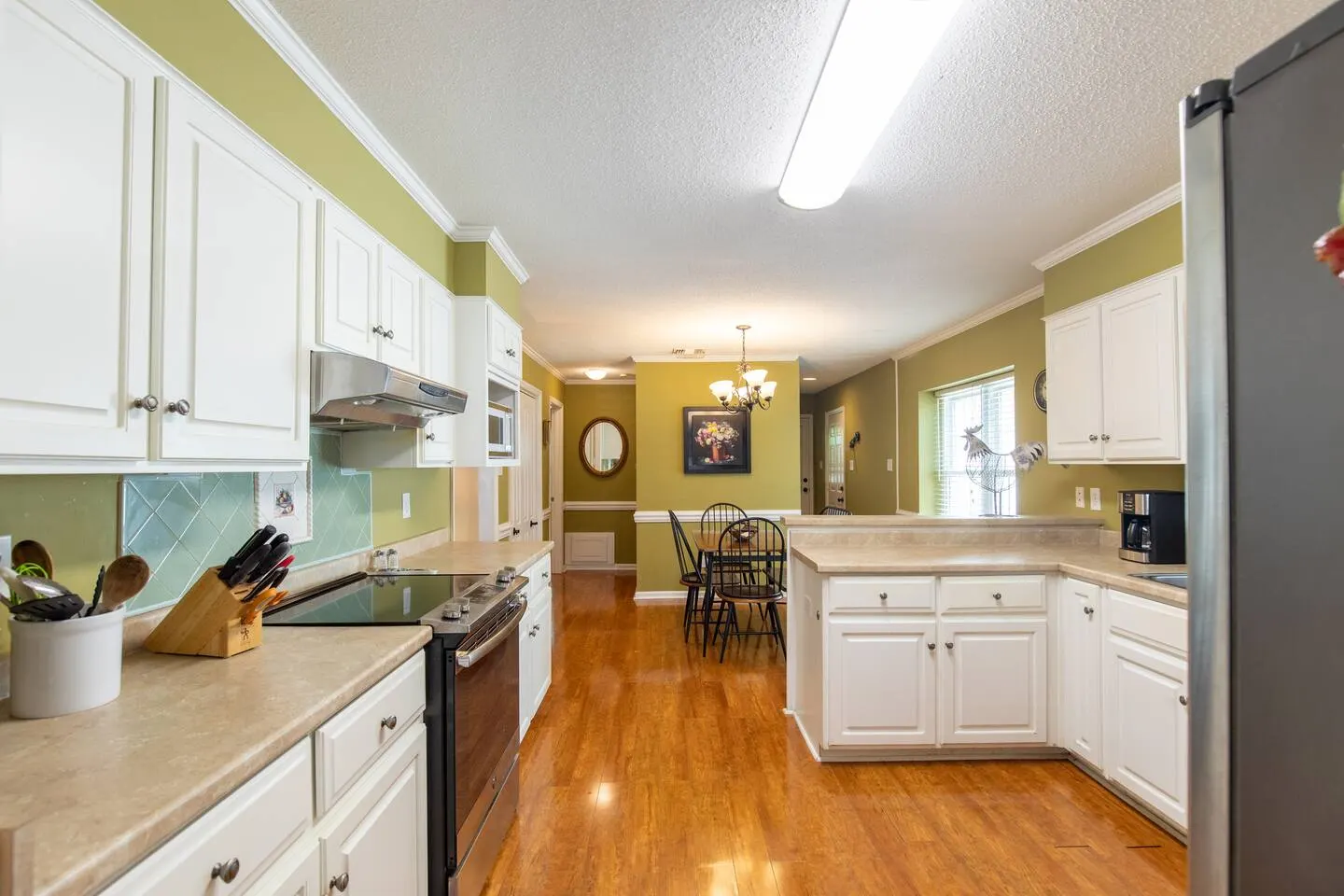 3 Bedroom 2.5 Bath Fenced Backyard 11