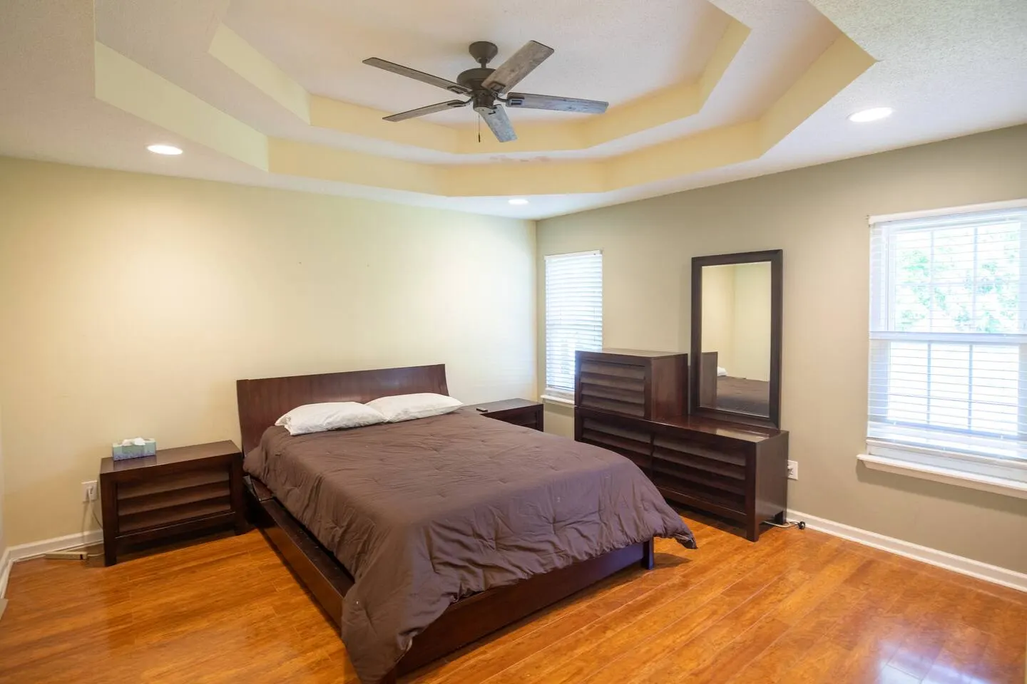 3 Bedroom 2.5 Bath Fenced Backyard — photo 4