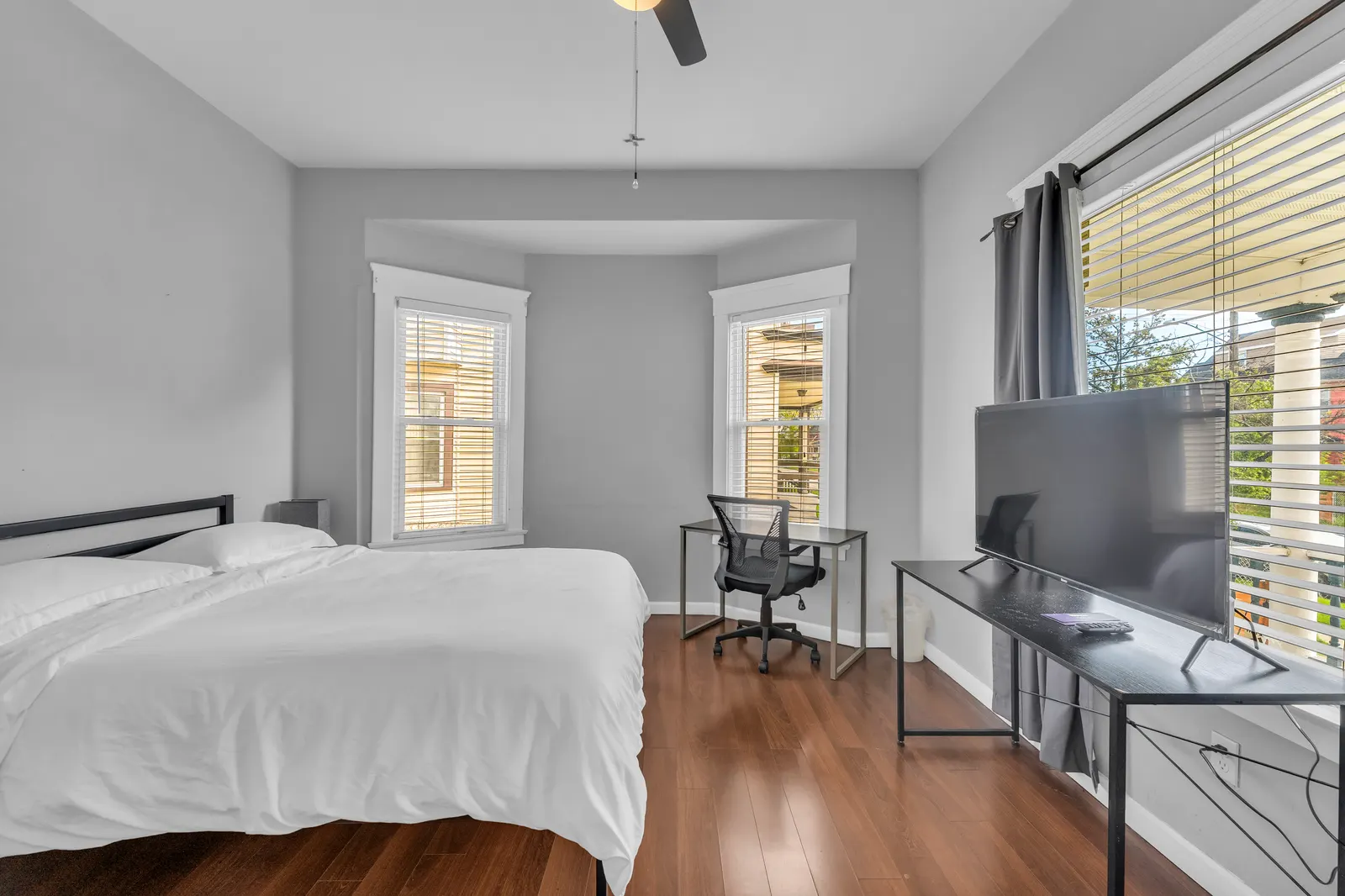 The Uno Room first floor 10 min d-town 15 airport - Double Room 18