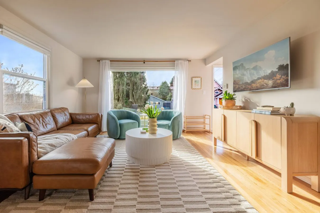 The Ballard Vista | Sleeps 6 + Patio & Fire Pit