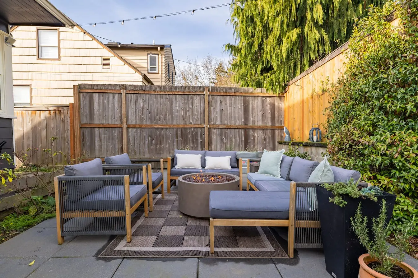 The Ballard Vista | Sleeps 6 + Patio & Fire Pit — photo 2
