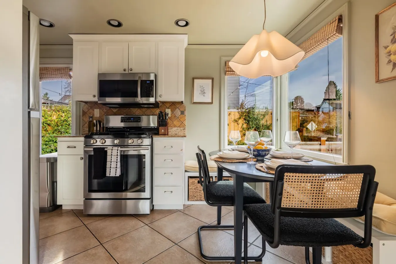 The Ballard Vista Sleeps 6 + Patio & Fire Pit 14