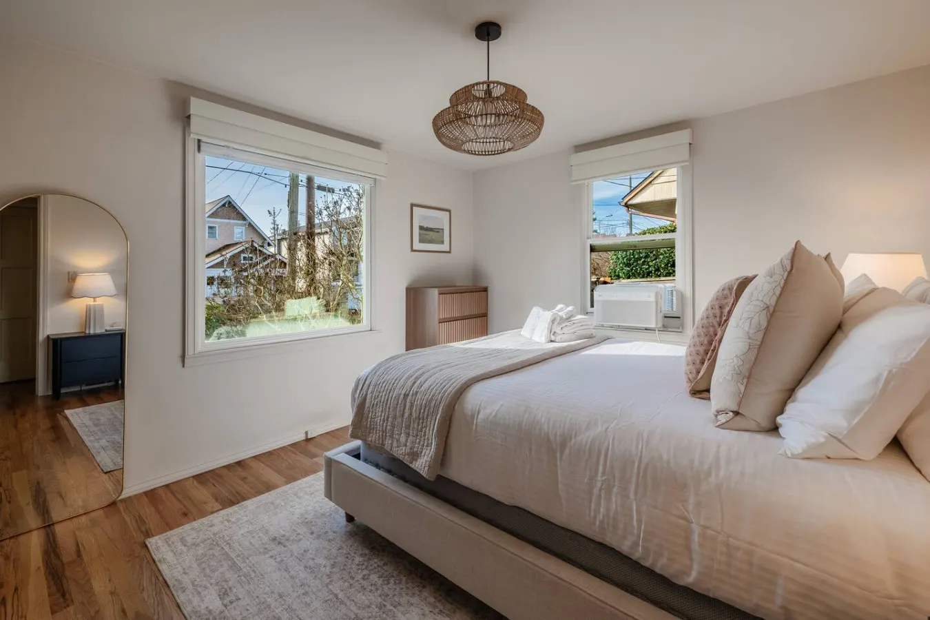 The Ballard Vista Sleeps 6 + Patio & Fire Pit 18