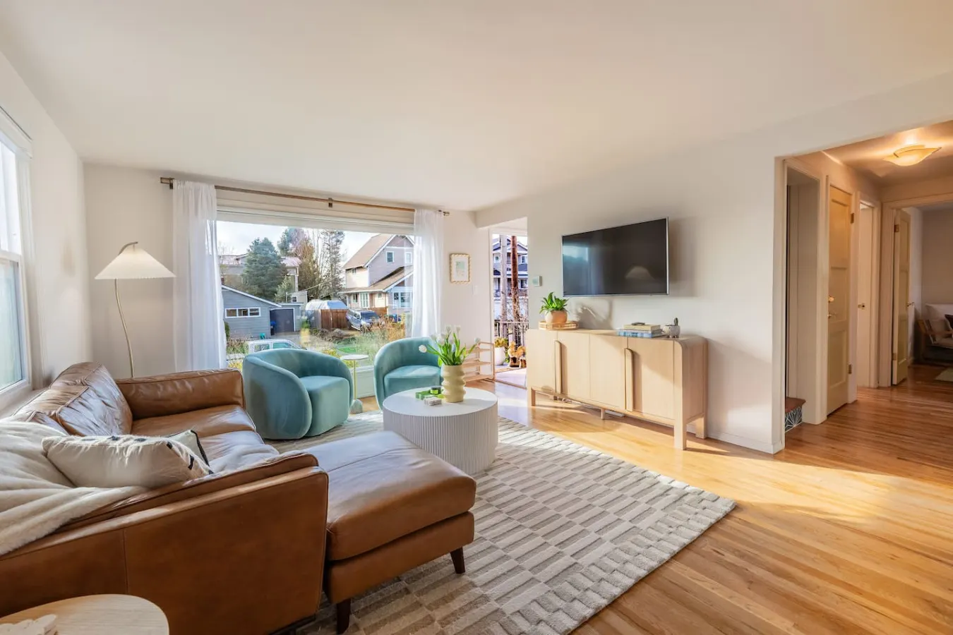 The Ballard Vista Sleeps 6 + Patio & Fire Pit 6