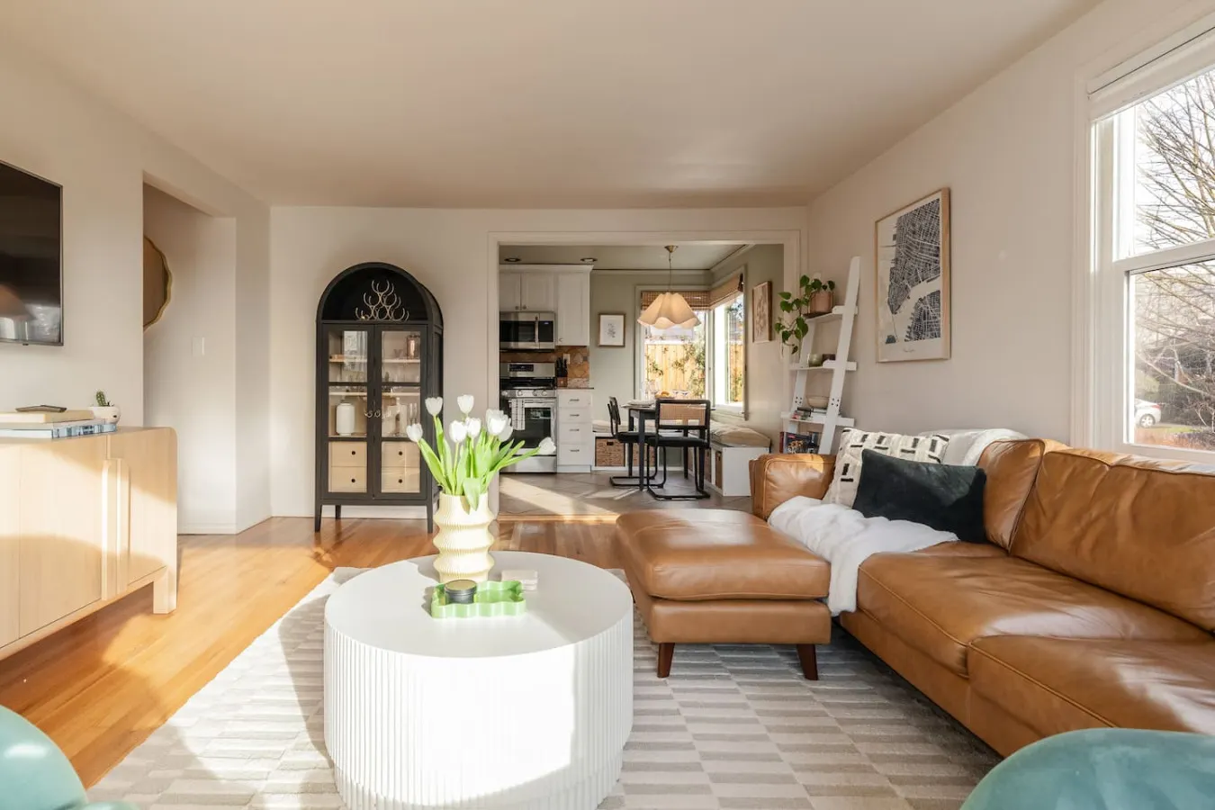 The Ballard Vista Sleeps 6 + Patio & Fire Pit 7