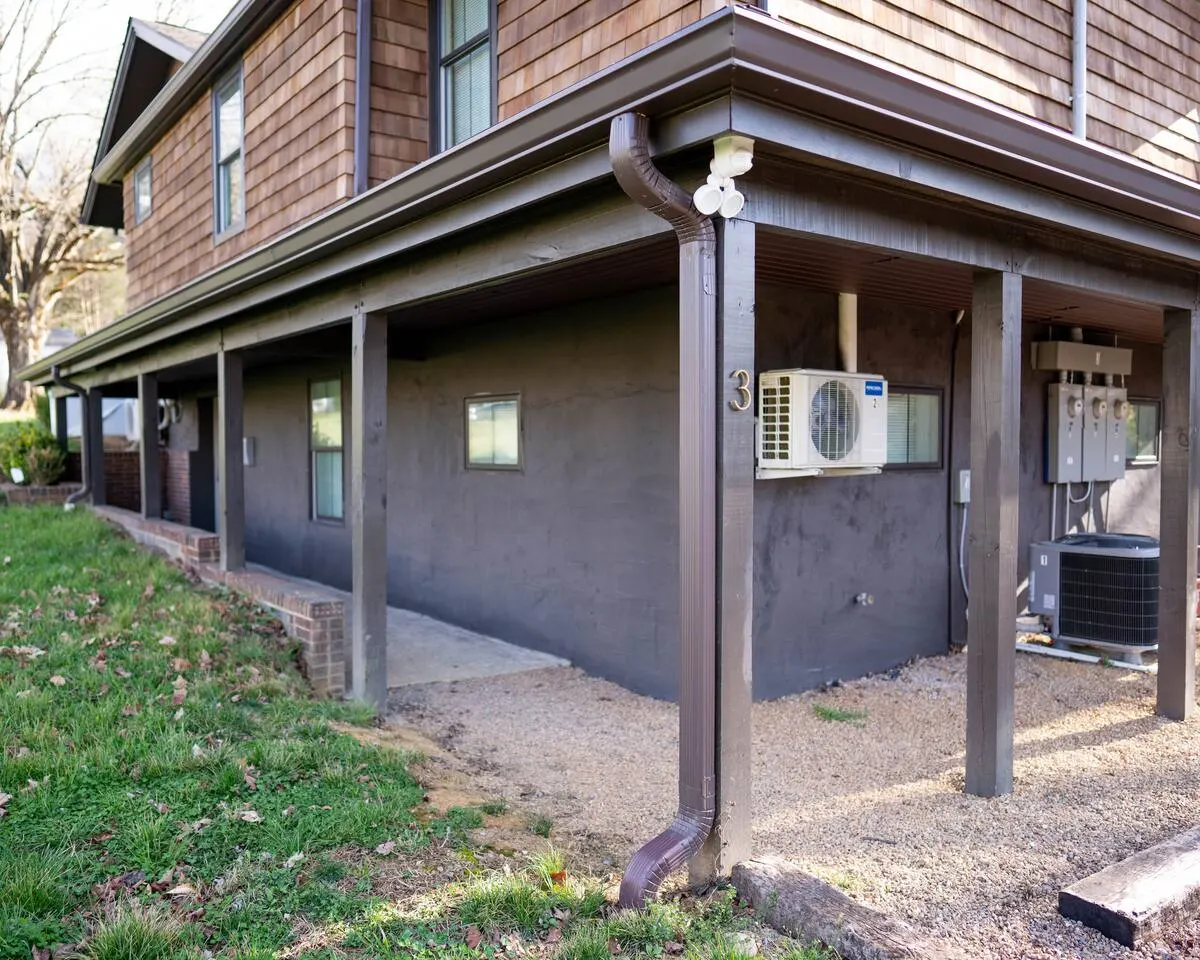 Spacious 1BD Apt in the heart of the Tree Streets — photo 2