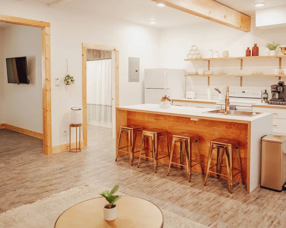 Spacious 1BD Apt in the heart of the Tree Streets 14