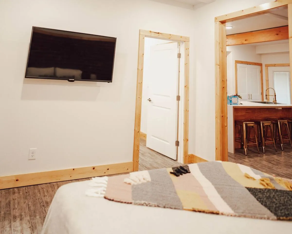 Spacious 1BD Apt in the heart of the Tree Streets — photo 3
