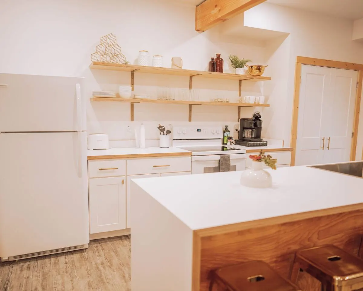Spacious 1BD Apt in the heart of the Tree Streets — photo 4