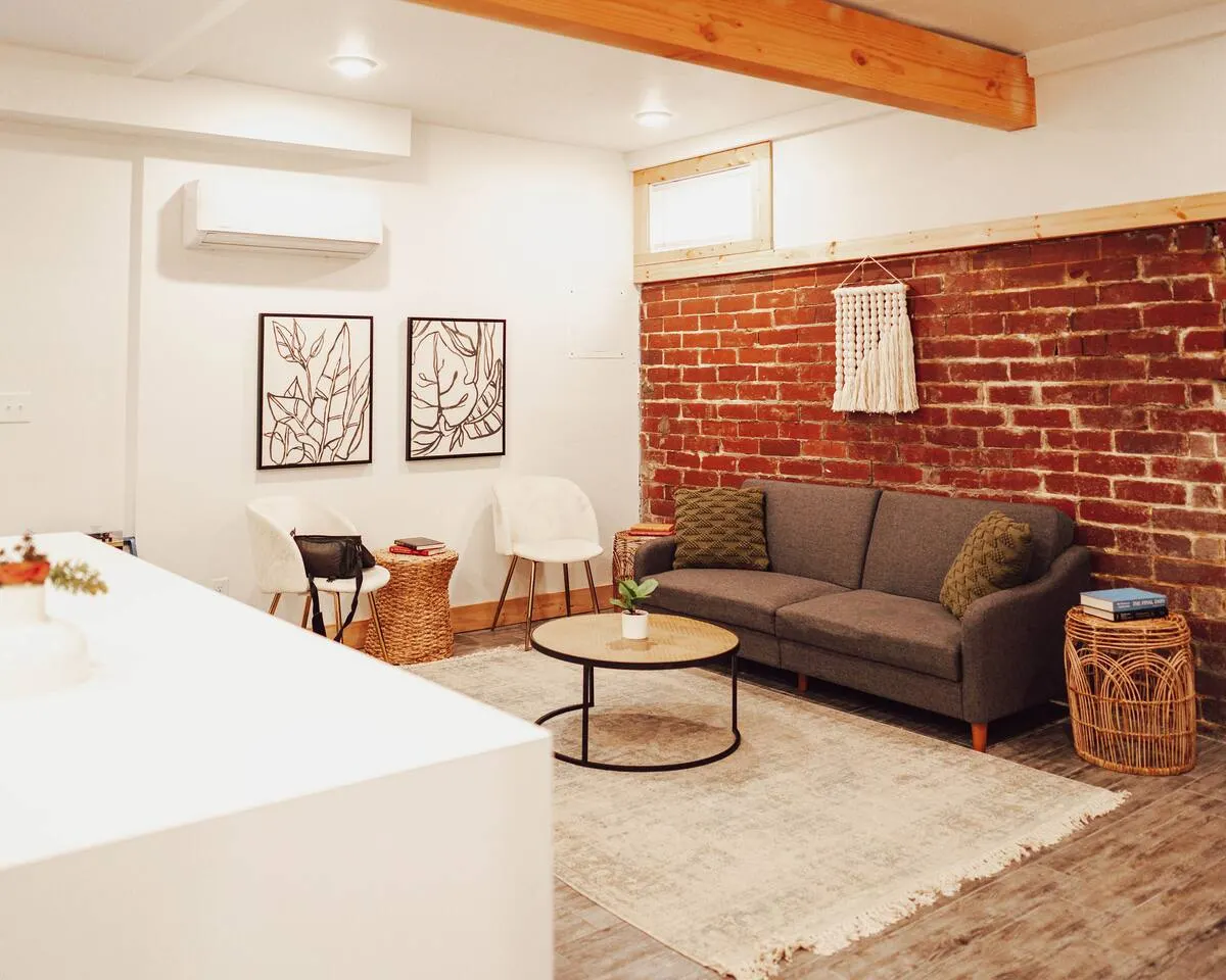 Spacious 1BD Apt in the heart of the Tree Streets 6