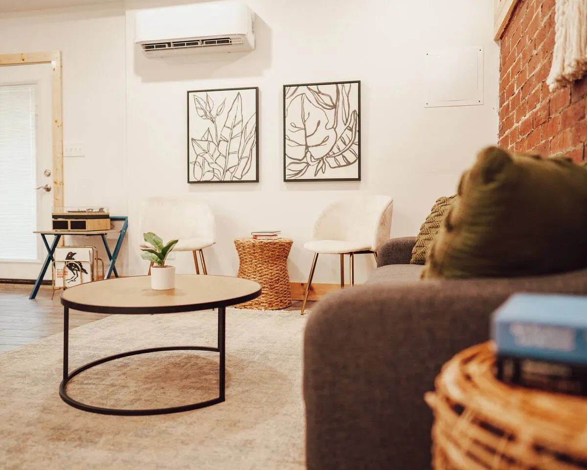 Spacious 1BD Apt in the heart of the Tree Streets 8