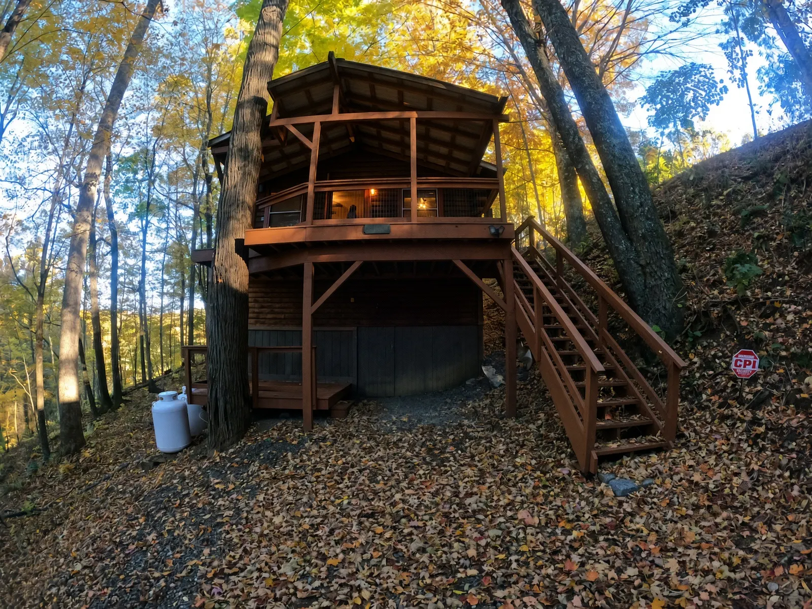 Fall foliage cabin: hot tub + EV charger + 500Mbps — photo 2