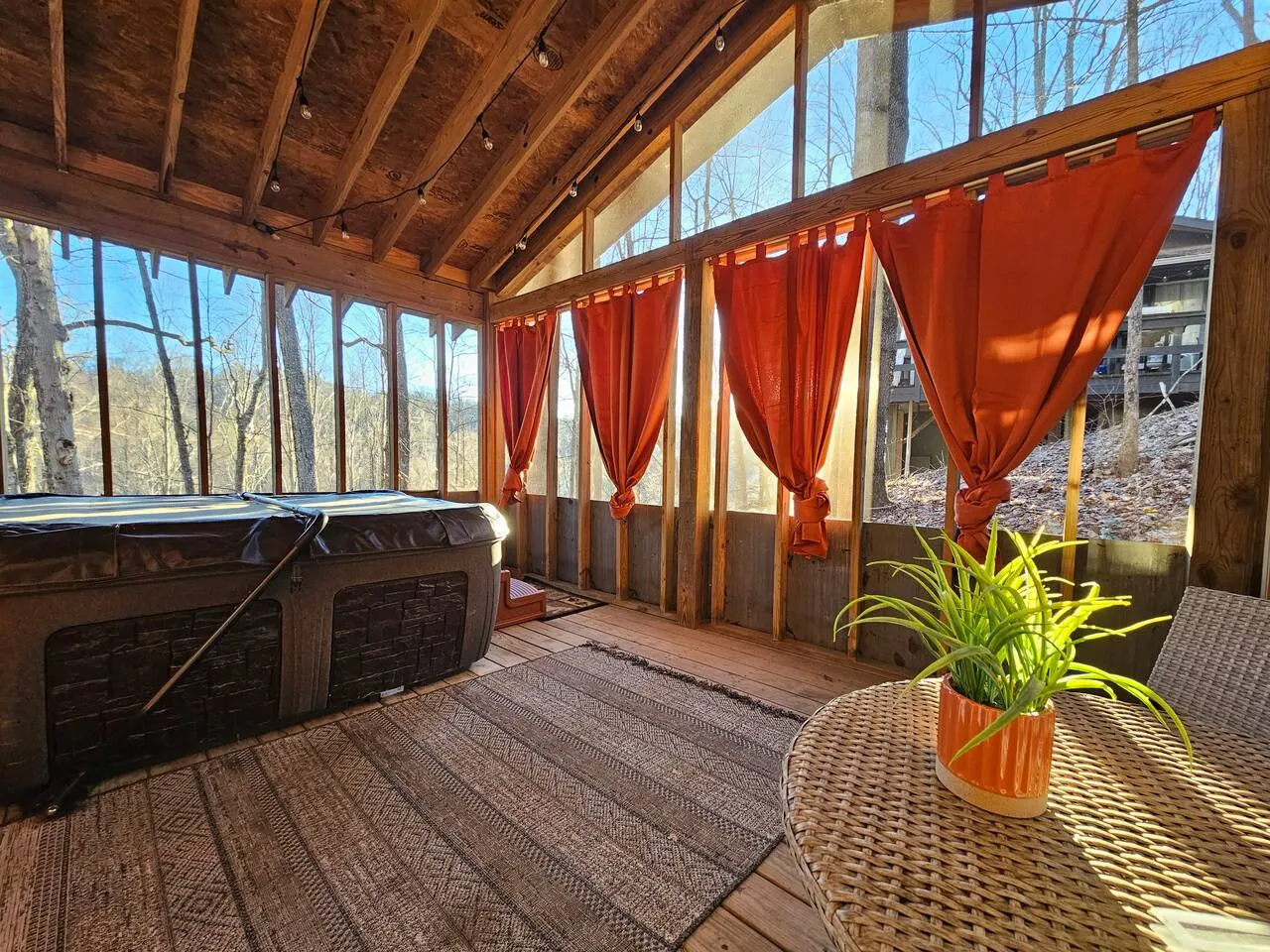 Fall foliage cabin: hot tub + EV charger + 500Mbps — photo 5