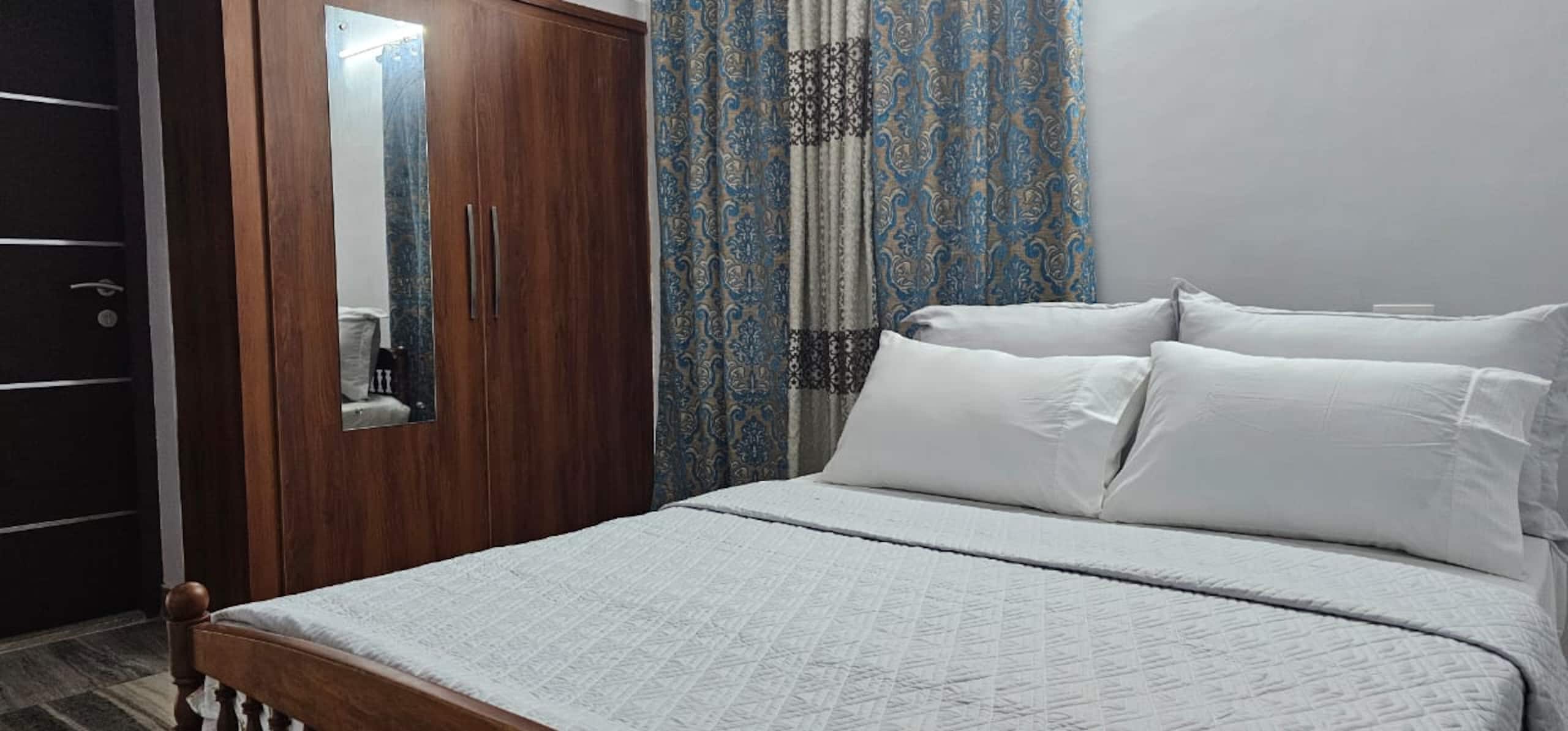 VILLA 709: Luxurious villa near Metro station. 6