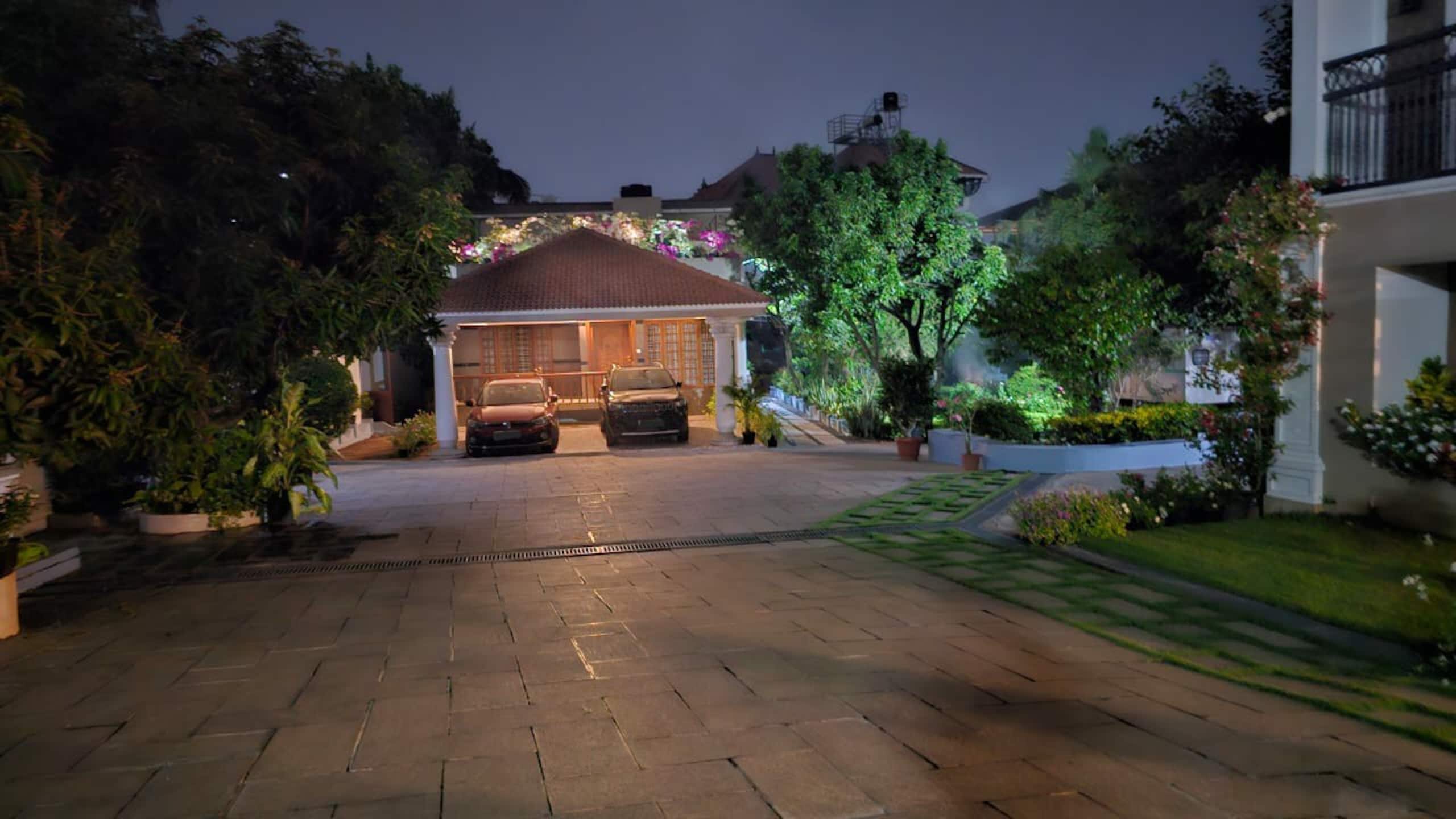 VILLA 709: Luxurious villa near Metro station. 2