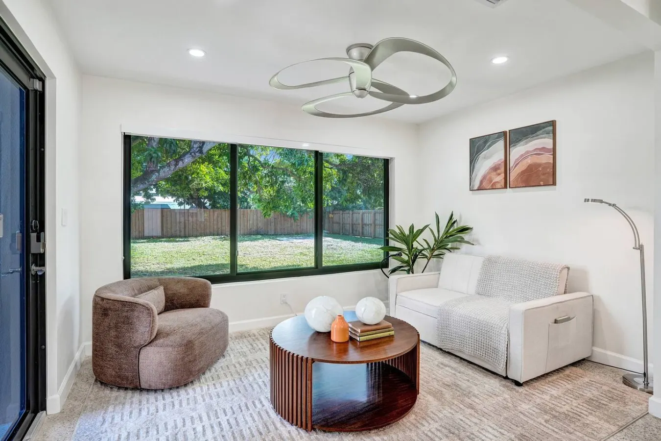 Monthly - 1228 Stylish 2BR — photo 2