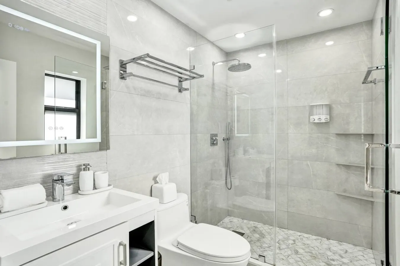 Monthly - 1228 Stylish 2BR 20
