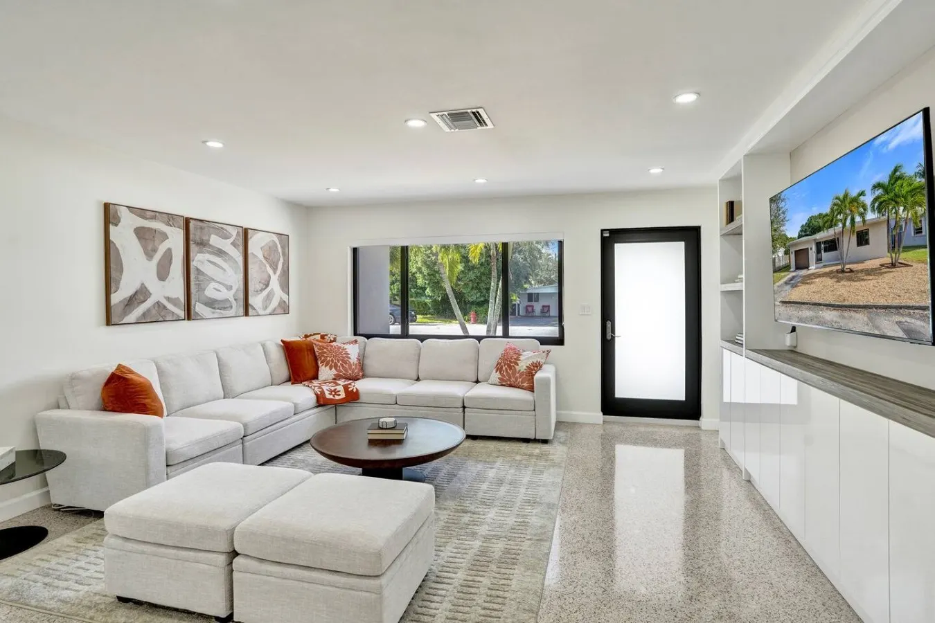 Monthly - 1228 Stylish 2BR — photo 3