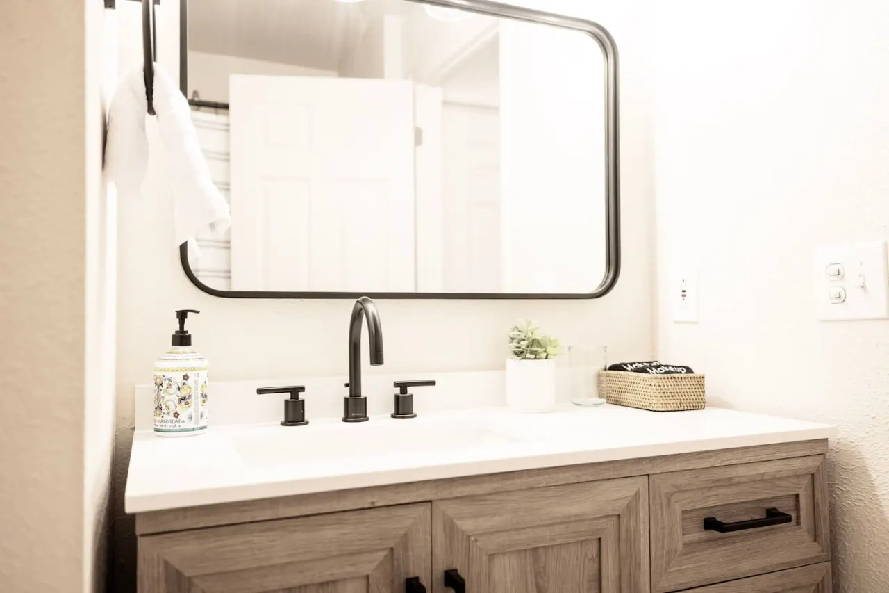 Modern Studio & Kitchenette in Greenwood Village 16