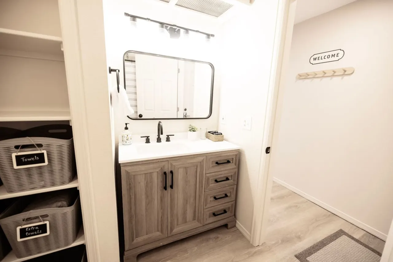 Modern Studio & Kitchenette in Greenwood Village 8
