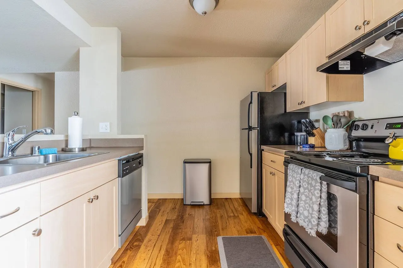 Centrally located 1 bedroom 10