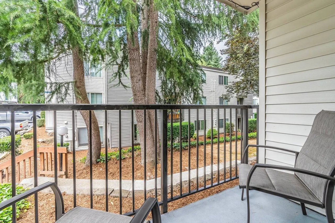 Centrally located 1 bedroom 13