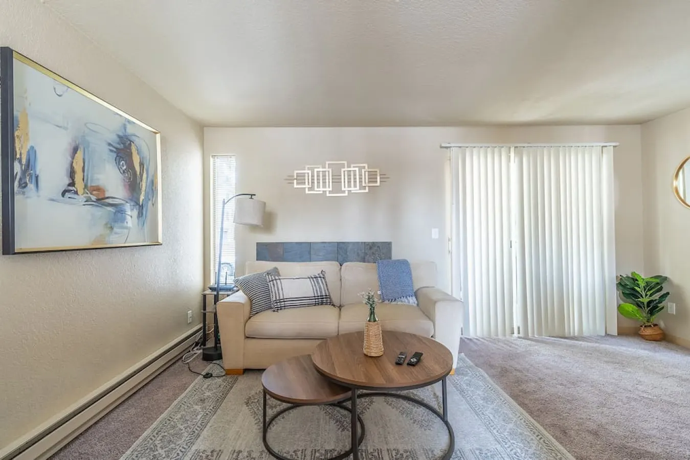Centrally located 1 bedroom 6