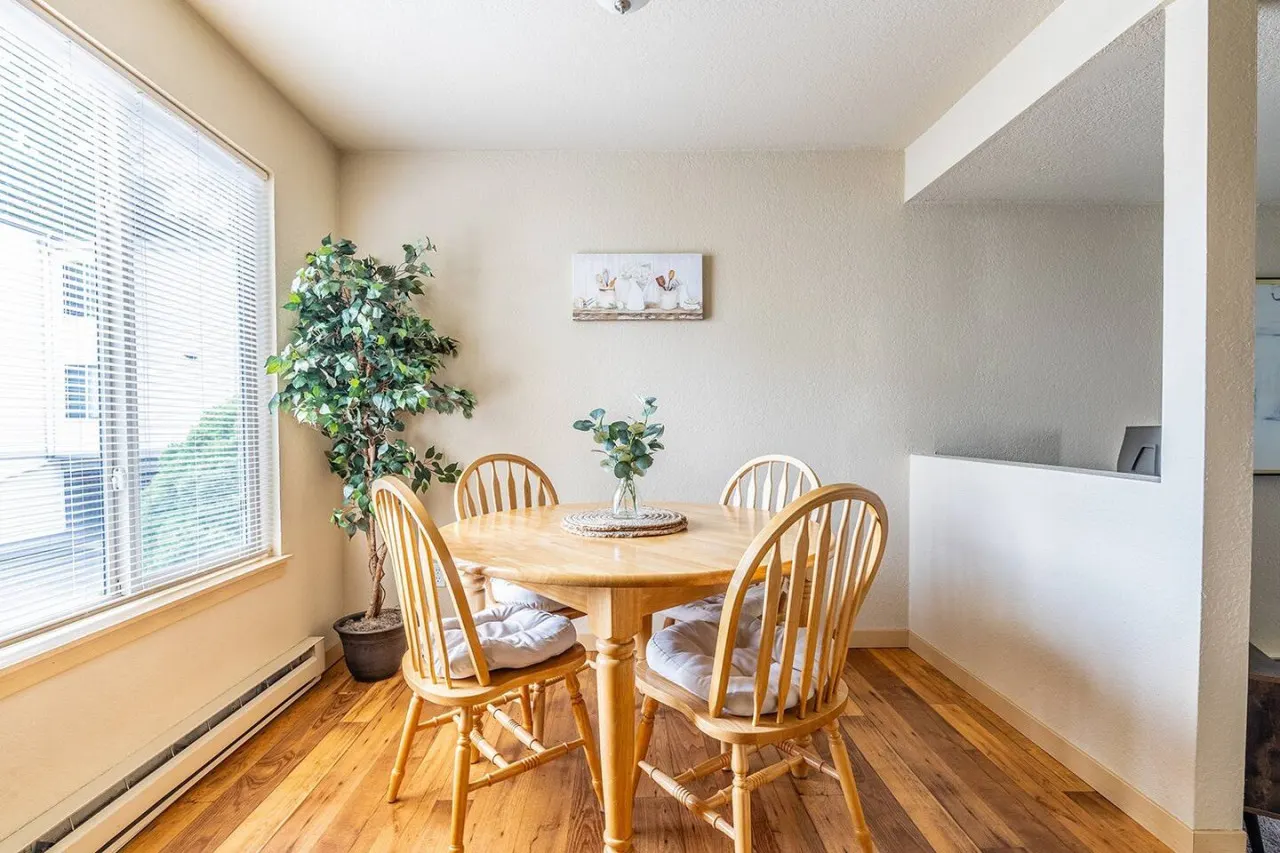 Centrally located 1 bedroom 7