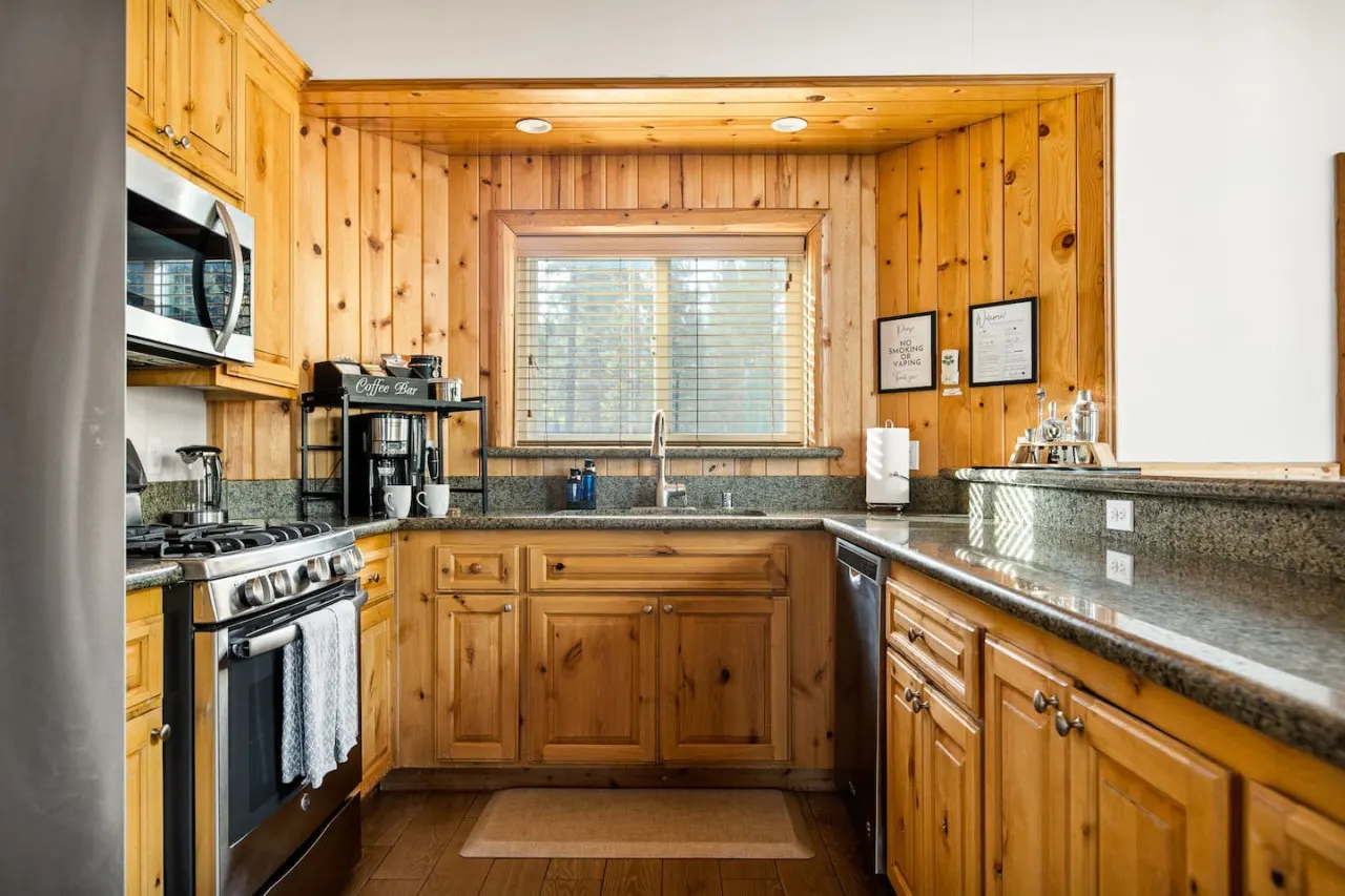 3BR Llama Bear Lodge Hot Tub, Views & Game Room 2