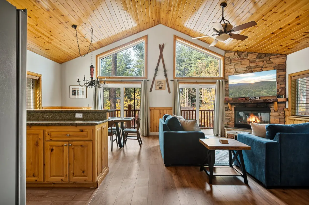 3BR Llama Bear Lodge Hot Tub, Views & Game Room 9