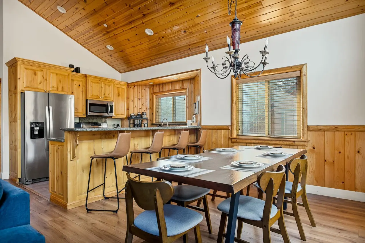 3BR Llama Bear Lodge Hot Tub, Views & Game Room 10