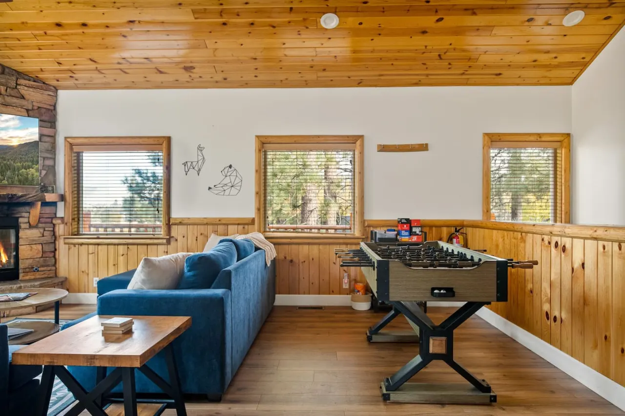 3BR Llama Bear Lodge Hot Tub, Views & Game Room 14