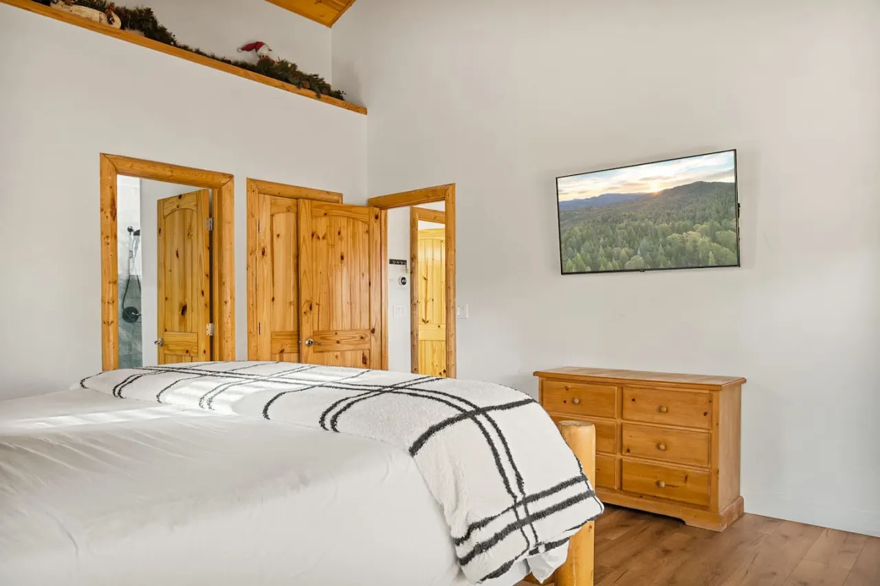 3BR Llama Bear Lodge Hot Tub, Views & Game Room 20